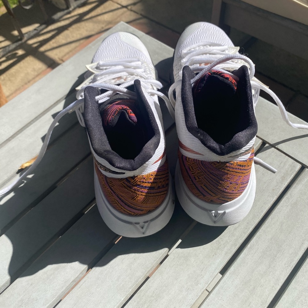 Men’s basketball sneakers worn once!